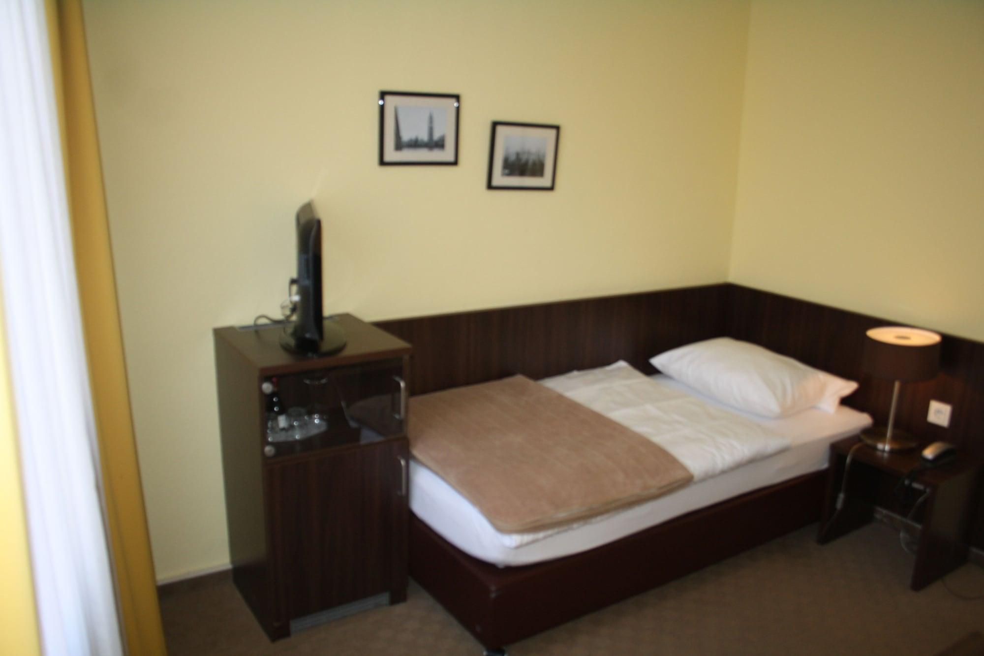 Hotel Mercedes City Бон Екстериор снимка