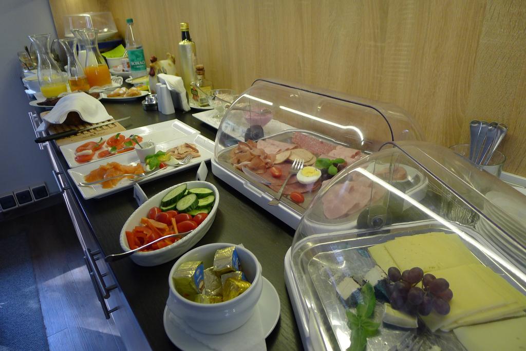 Hotel Mercedes City Бон Екстериор снимка