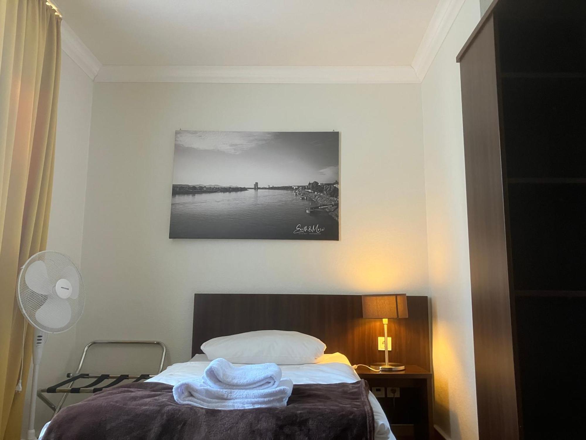 Hotel Mercedes City Бон Екстериор снимка