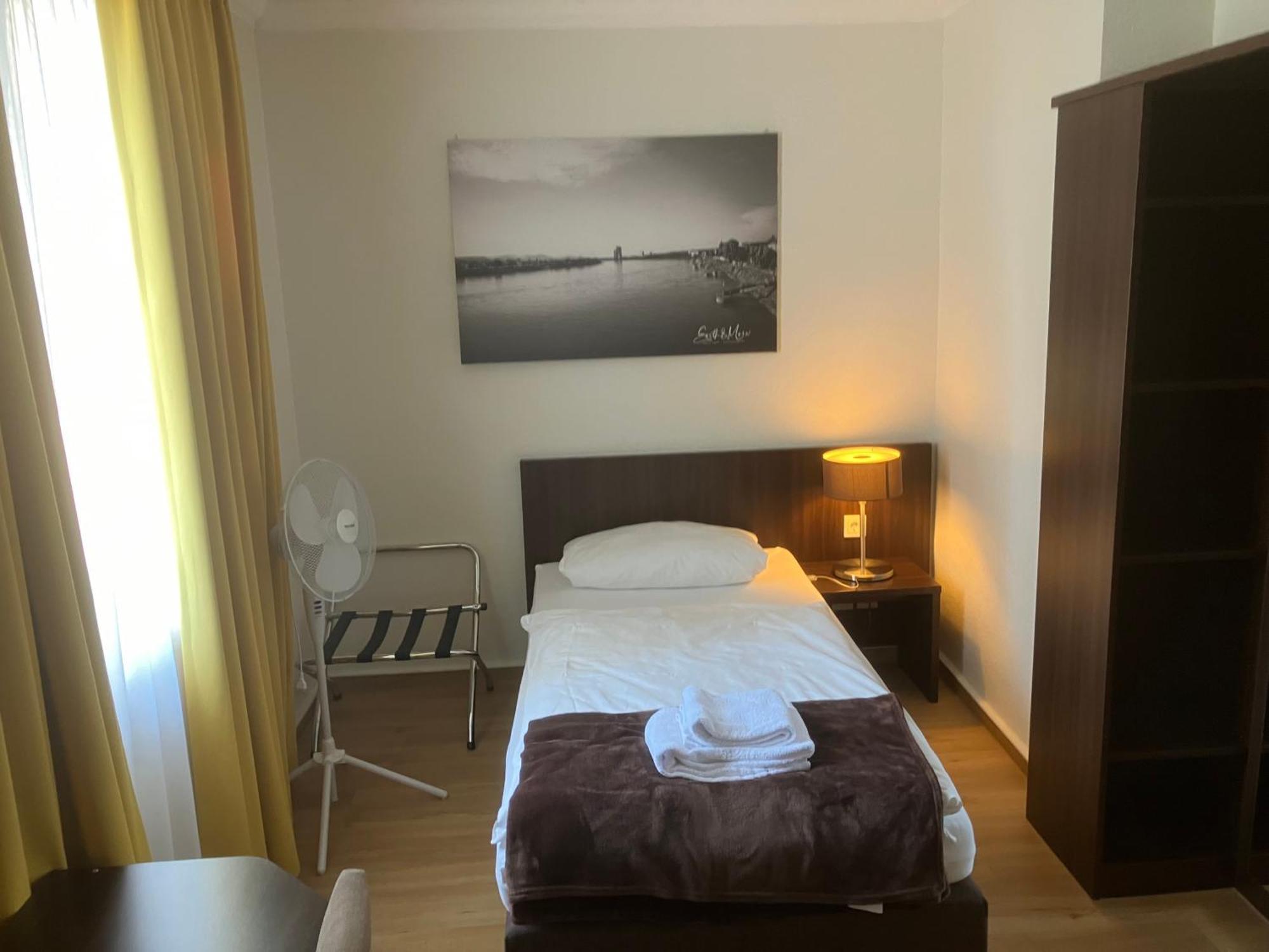 Hotel Mercedes City Бон Екстериор снимка